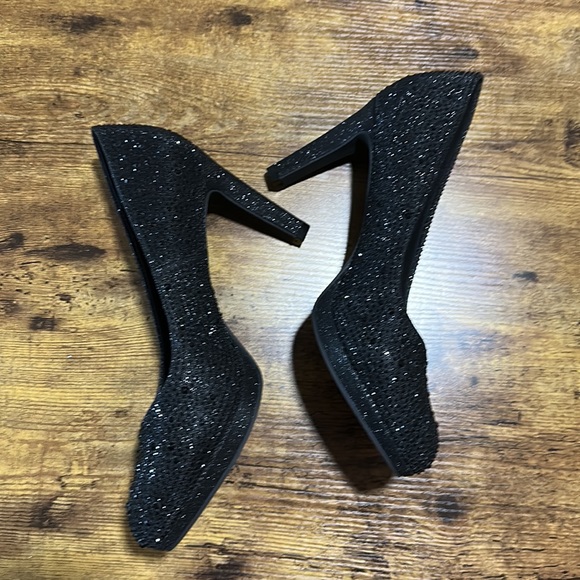 Black heels - Picture 3 of 7